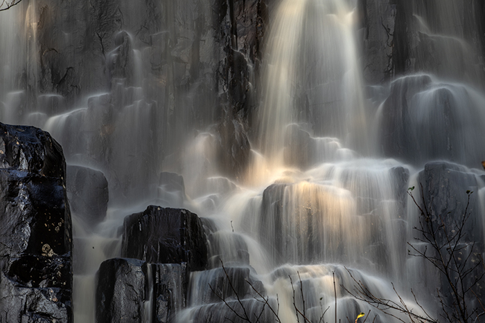 2019 11 05 Vargˆn. Nordkroken Brudslˆjan vattenfall pÂ Hallebergs v‰stra sida ---- FOTO : JOACHIM NYWALL KOD 0708840825_1 COPYRIGHT JOACHIM NYWALL ***BETALBILD*** Redovisas till NYWALL MEDIA AB Strandgatan 30 461 31 Trollh‰ttan Prislista enl BLF , om inget annat avtalas.