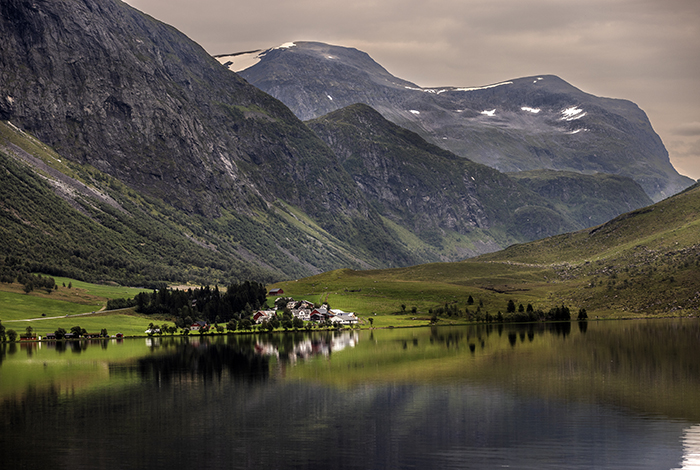 20240803 SolvangNorge Vybild ˆver vaockra Solvang ovanfˆr Geirangerfjorden óó- FOTO : JOACHIM NYWALL KOD 0708840825_1 COPYRIGHT JOACHIM NYWALL ***BETALBILD*** Redovisas till NYWALL MEDIA AB Villa Strˆmsvik 461 56 Trollh‰ttan Prislista enl BLF , om inget annat avtalas.