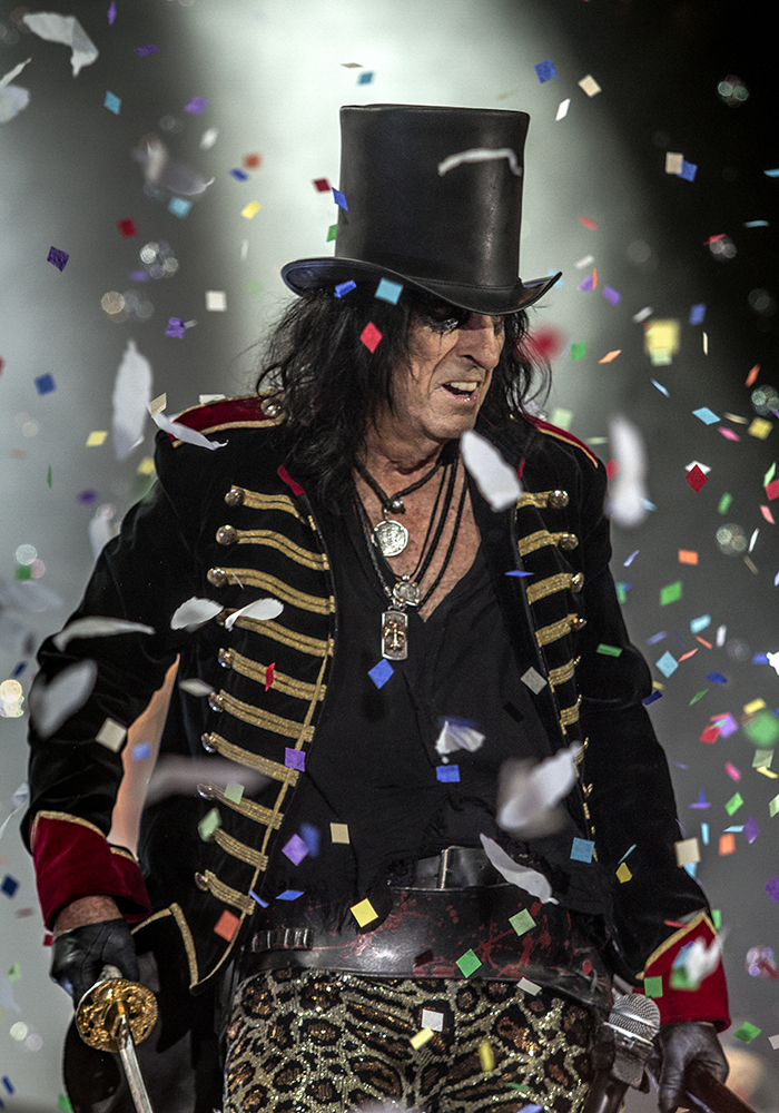 Göteborg 170726 Liseberg stora scenen Alice Cooper Alice Cooper vocals ---- FOTO : JOACHIM NYWALL KOD 0708840825_1 COPYRIGHT JOACHIM NYWALL ***BETALBILD*** Redovisas till NYWALL MEDIA AB Strandgatan 30 461 31 Trollhättan Prislista enl BLF , om inget annat avtalas.