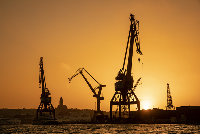 20211119 Bananpiren Göteborg Gamla varvskranar i solnedgång i Göteborgs hamn ---- FOTO : JOACHIM NYWALL KOD 0708840825_1 COPYRIGHT JOACHIM NYWALL ***BETALBILD*** Redovisas till NYWALL MEDIA AB Strandgatan 30 461 31 Trollhättan Prislista enl BLF , om inget annat avtalas.