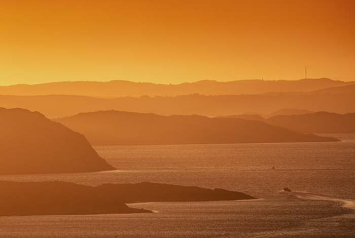 2020 07 20 Lysekil Vy bild över havet utanför Lysekil FOTO JOACHIM NYWALL KOD0708840825 COPYRIGHT JOACHIMNYWALL:SE ****BETALBILD**** Redovisas till: Joachim Nywall Strandgatan 30 461 31 Trollhättan Prislista: BLF, om ej annat avtalats