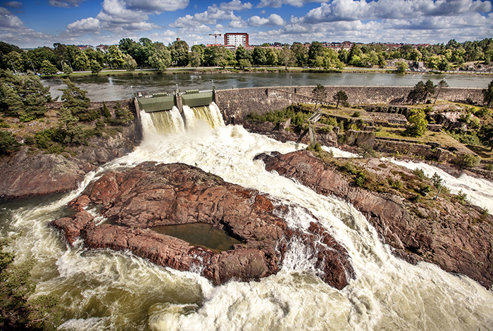 Trollhättan 2016 08 02 Trollhättefallen Fallen i Trollhättan Vattenfall vattenkraft förnyelsebar energi el turister turistmål sommar vatten ---- FOTO : JOACHIM NYWALL KOD 0708840825_1 COPYRIGHT JOACHIM NYWALL ***BETALBILD*** Redovisas till NYWALL MEDIA AB Strandgatan 30 461 31 Trollhättan Prislista enl BLF , om inget annat avtalas.