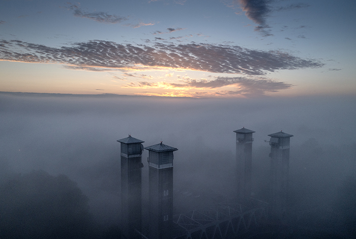 20210915 Trollhättan<br /> Dimma över Trollhättan vid kanalen tågbron<br /> ----<br /> FOTO : JOACHIM NYWALL KOD 0708840825_1<br /> COPYRIGHT JOACHIM NYWALL<br /> ***BETALBILD***<br /> Redovisas till<br /> NYWALL MEDIA AB<br /> Strandgatan 30<br /> 461 31 Trollhättan<br /> Prislista enl BLF , om inget annat avtalas.