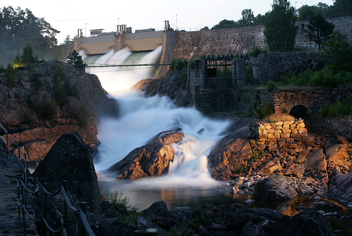 Trollhättan 2006 07 05 Kvällsbilder vid Trollhättefallen Vattenfallen i Trollhättan Vattenkraft förnyelsebar el toppön fors ---- FOTO : JOACHIM NYWALL KOD 0708840825_1 COPYRIGHT JOACHIM NYWALL ***BETALBILD*** Redovisas till NYWALL MEDIA AB Strandgatan 30 461 31 Trollhättan Prislista enl BLF , om inget annat avtalas.