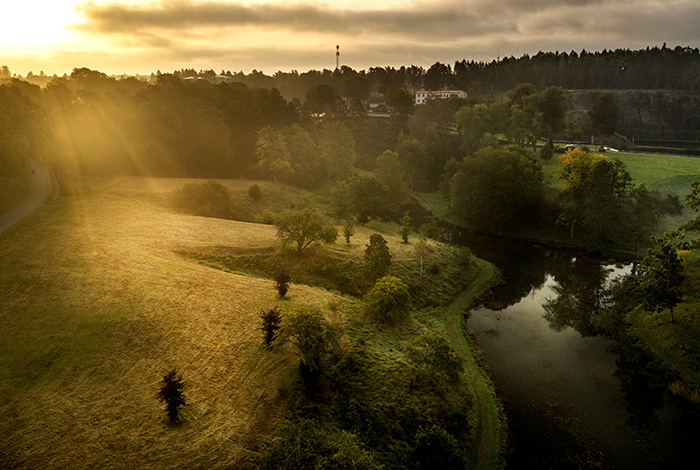 2020 09 15 Trollhättan Gamle Dal Slussarna Morgondimma Dimma Drönare FOTO JOACHIM NYWALL KOD0708840825 COPYRIGHT JOACHIMNYWALL:SE ****BETALBILD**** Redovisas till: Joachim Nywall Strandgatan 30 461 31 Trollhättan Prislista: BLF, om ej annat avtalats